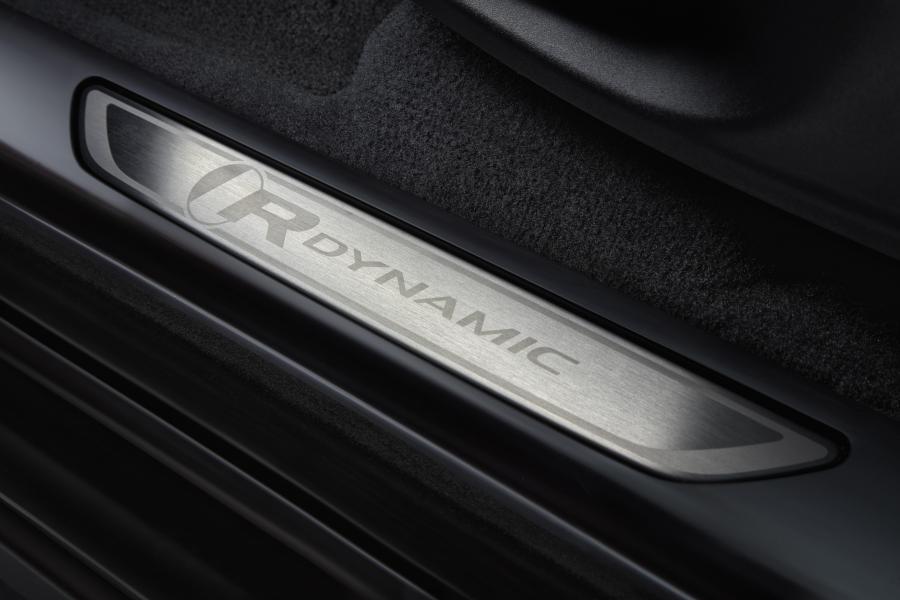 Логотип Jaguar E-Pace R-Dynamic First Edition 2017 года  (WW) (фото 44 из 49)